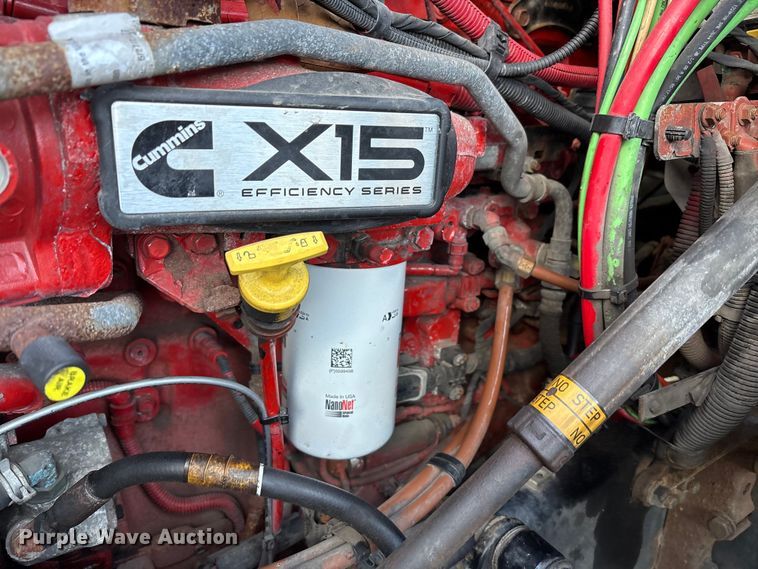 image for item EM6141 2018 Freightliner Cascadia 125 semi truck