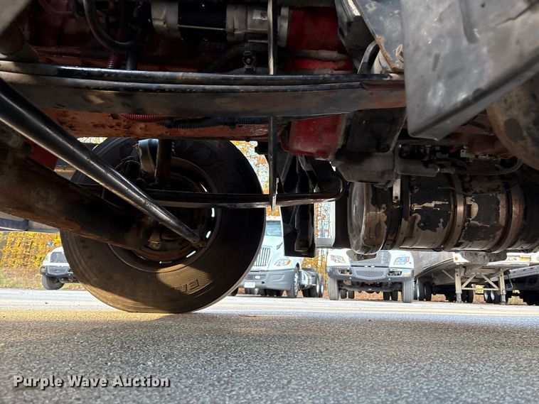 image for item EM6141 2018 Freightliner Cascadia 125 semi truck