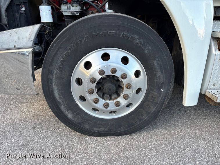 image for item EM6141 2018 Freightliner Cascadia 125 semi truck