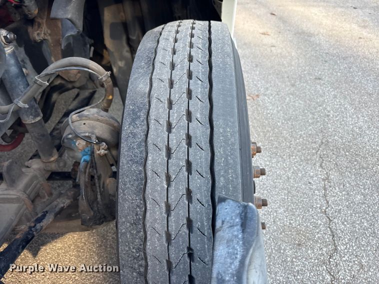 image for item EM6141 2018 Freightliner Cascadia 125 semi truck