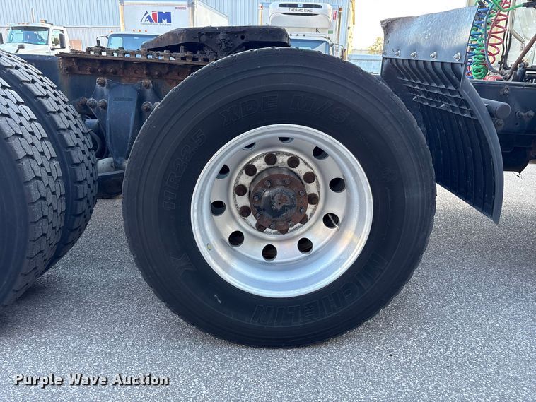 image for item EM6141 2018 Freightliner Cascadia 125 semi truck