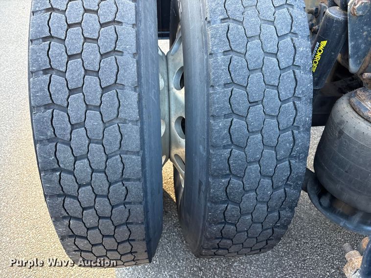 image for item EM6141 2018 Freightliner Cascadia 125 semi truck