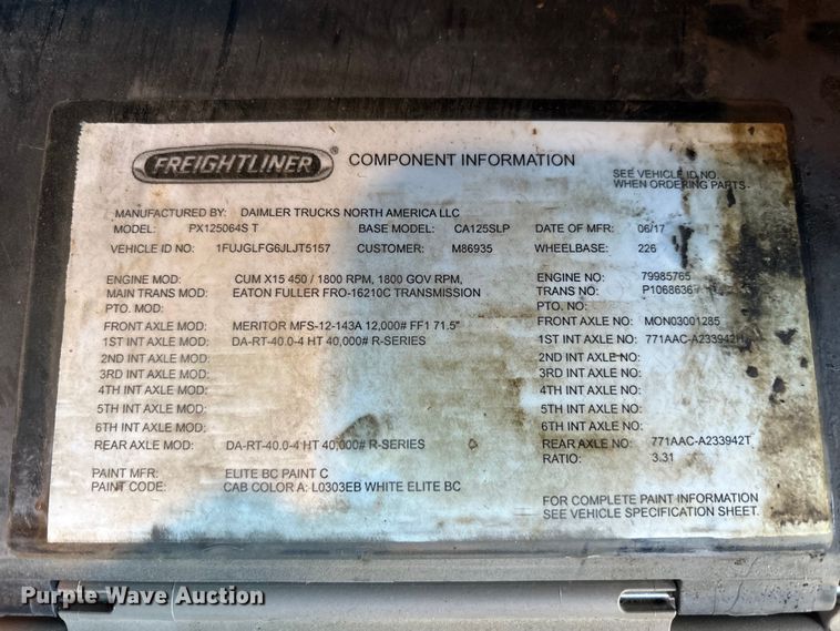 image for item EM6141 2018 Freightliner Cascadia 125 semi truck