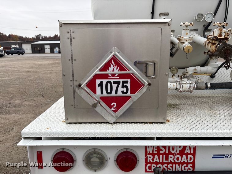 image for item EM6159 2005 Sterling Acterra propane delivery truck