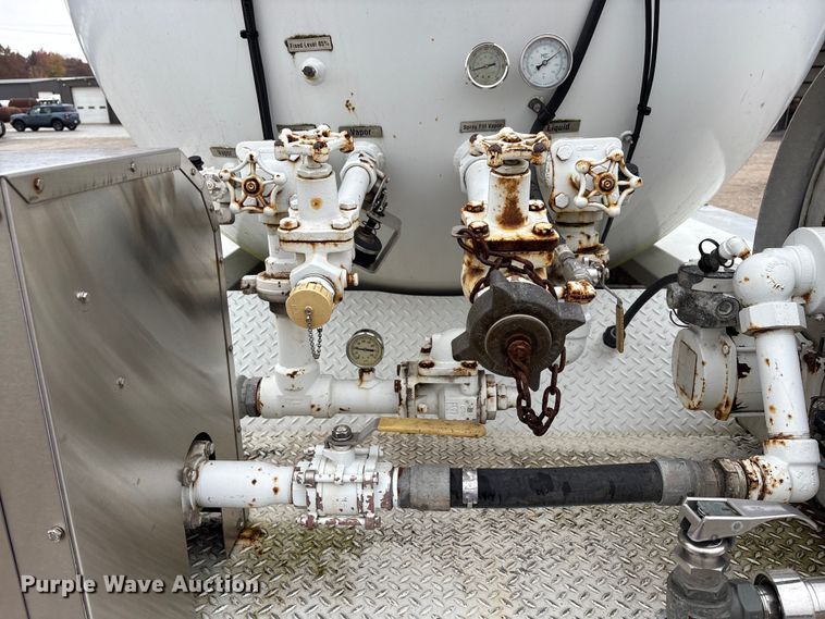 image for item EM6159 2005 Sterling Acterra propane delivery truck