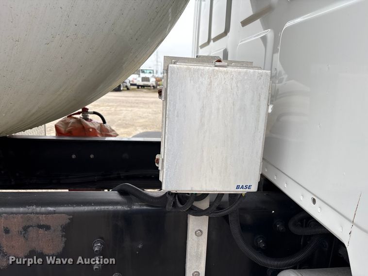 image for item EM6159 2005 Sterling Acterra propane delivery truck