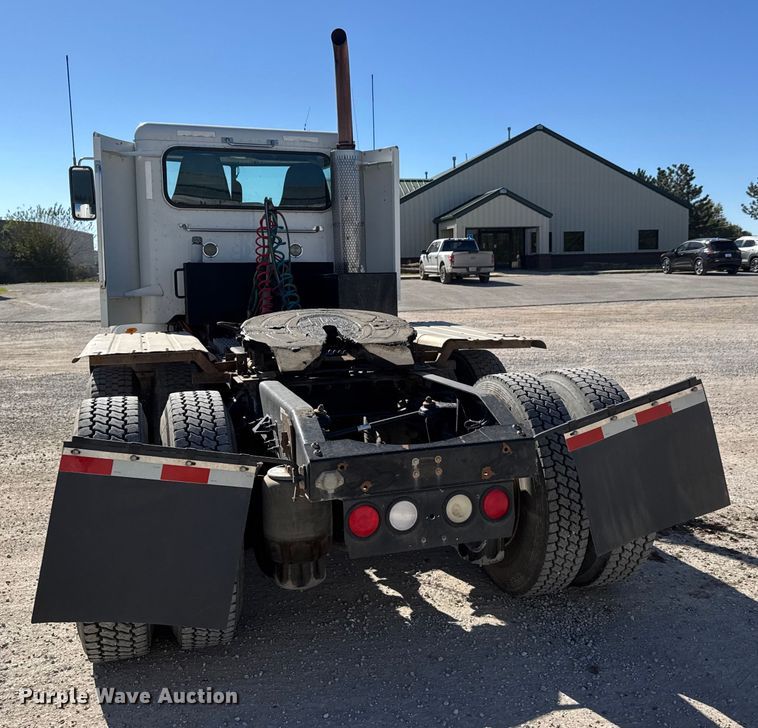 image for item EM8456 2012 Peterbilt  386 semi truck