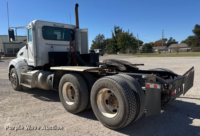image for item EM8456 2012 Peterbilt  386 semi truck