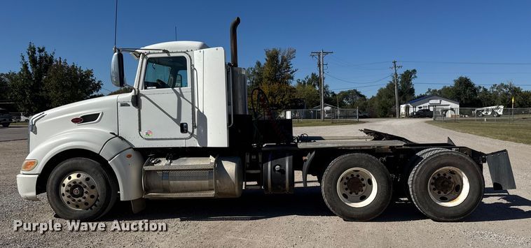 image for item EM8456 2012 Peterbilt  386 semi truck