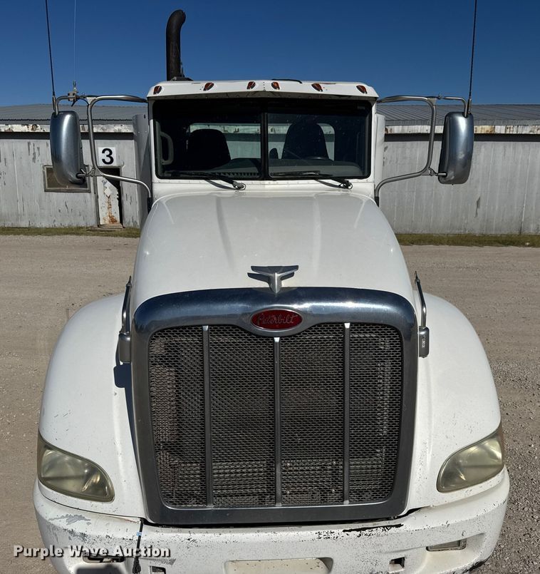 image for item EM8456 2012 Peterbilt  386 semi truck