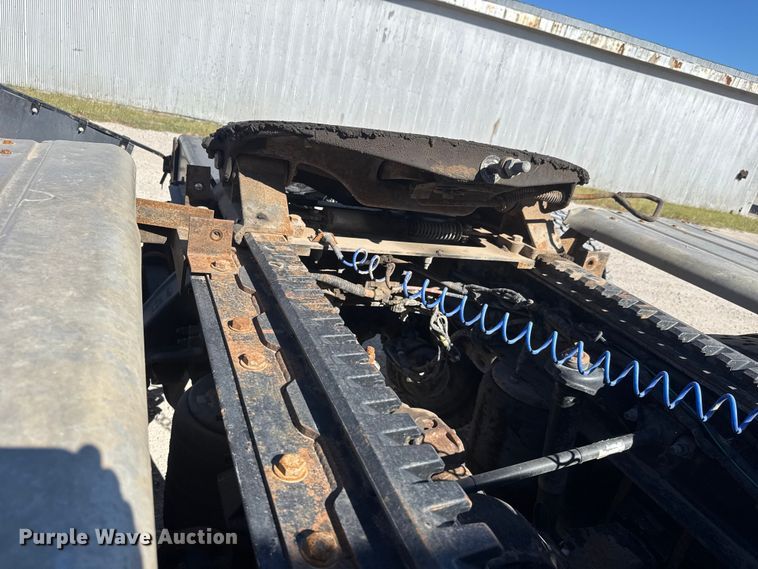 image for item EM8456 2012 Peterbilt  386 semi truck