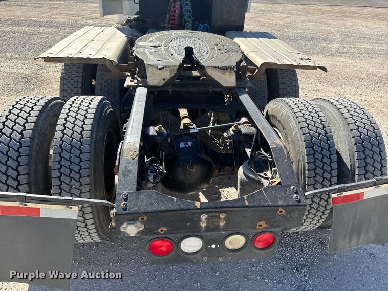 image for item EM8456 2012 Peterbilt  386 semi truck