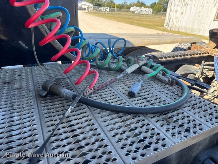 image for item EM8456 2012 Peterbilt  386 semi truck