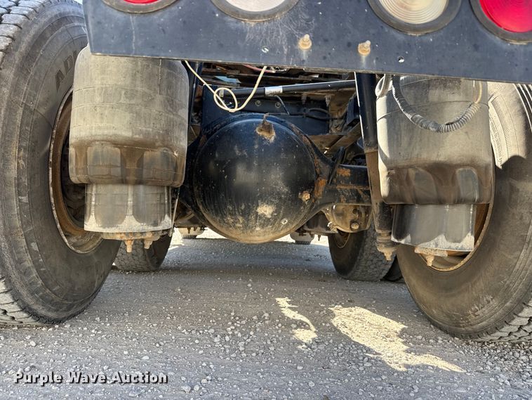 image for item EM8456 2012 Peterbilt  386 semi truck