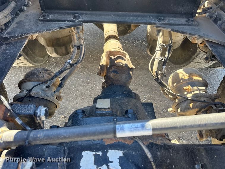 image for item EM8456 2012 Peterbilt  386 semi truck