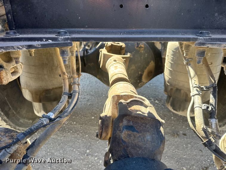 image for item EM8456 2012 Peterbilt  386 semi truck