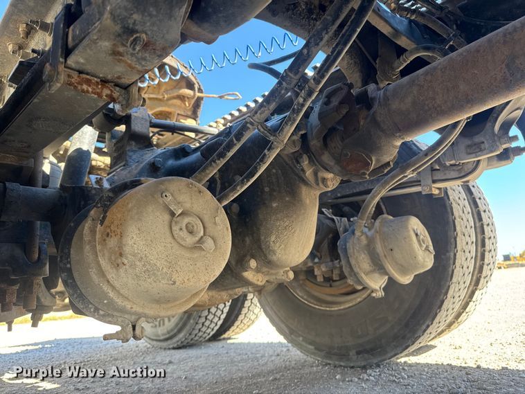 image for item EM8456 2012 Peterbilt  386 semi truck