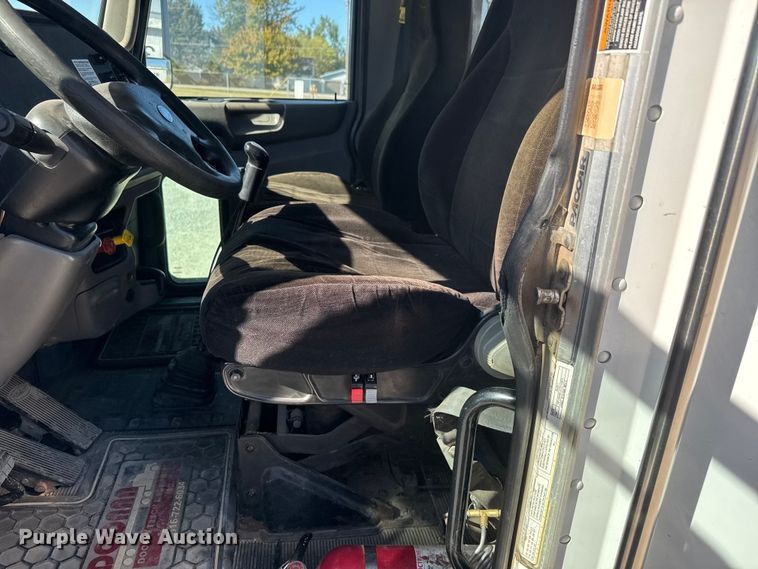 image for item EM8456 2012 Peterbilt  386 semi truck