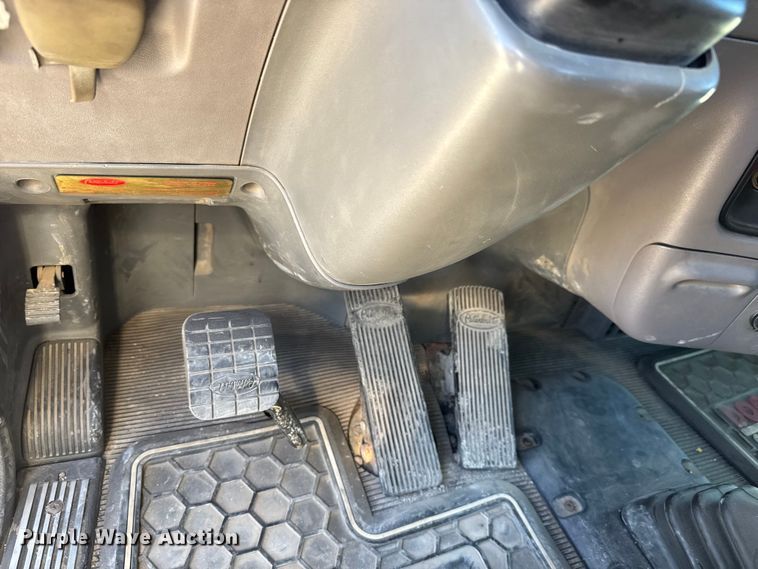 image for item EM8456 2012 Peterbilt  386 semi truck