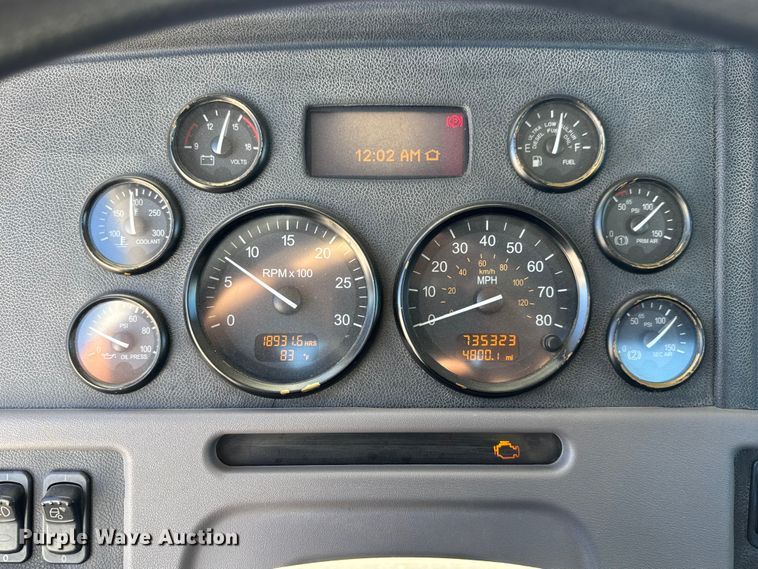 image for item EM8456 2012 Peterbilt  386 semi truck