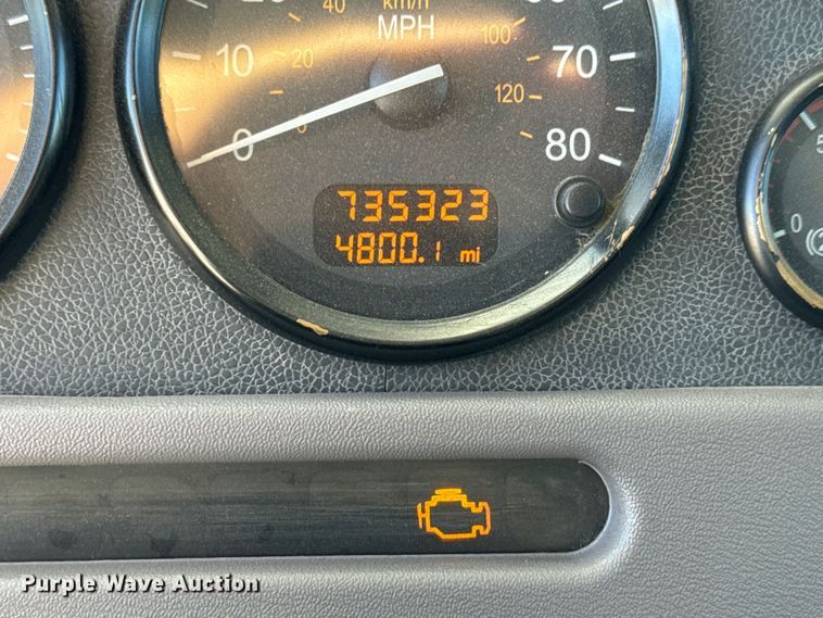 image for item EM8456 2012 Peterbilt  386 semi truck