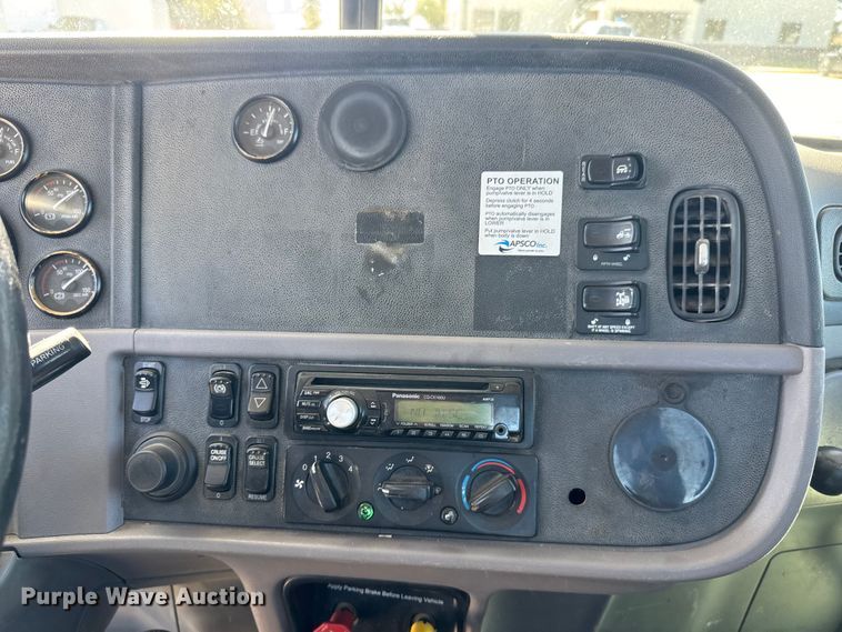 image for item EM8456 2012 Peterbilt  386 semi truck