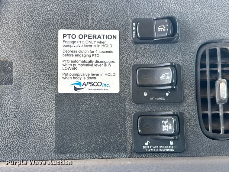 image for item EM8456 2012 Peterbilt  386 semi truck