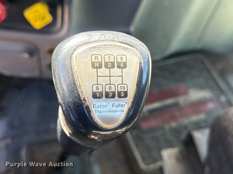 image for item EM8456 2012 Peterbilt  386 semi truck