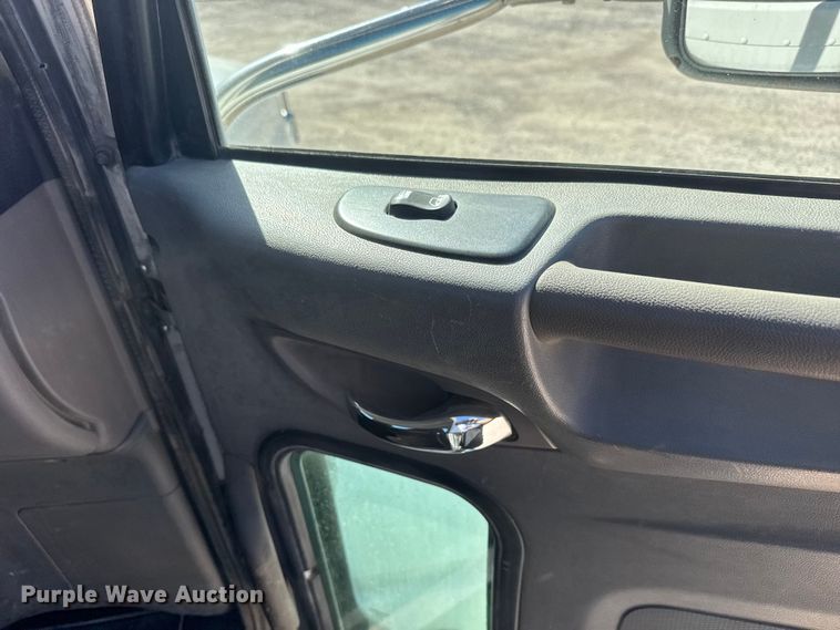 image for item EM8456 2012 Peterbilt  386 semi truck