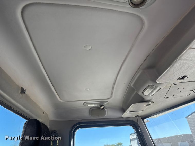 image for item EM8456 2012 Peterbilt  386 semi truck