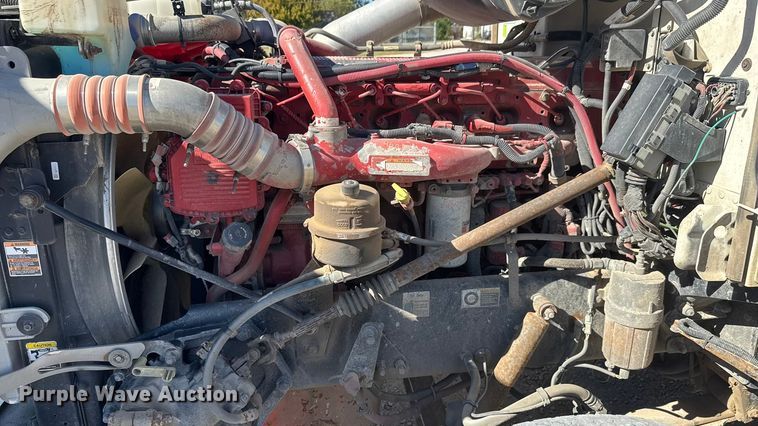 image for item EM8456 2012 Peterbilt  386 semi truck