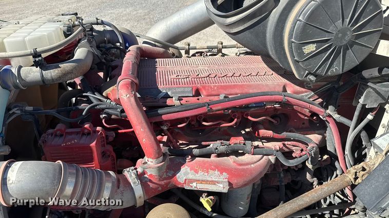 image for item EM8456 2012 Peterbilt  386 semi truck