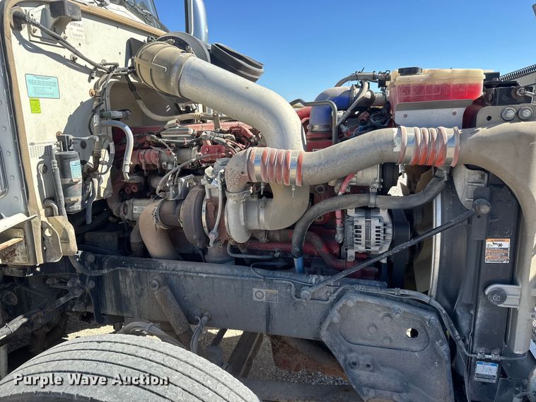 image for item EM8456 2012 Peterbilt  386 semi truck