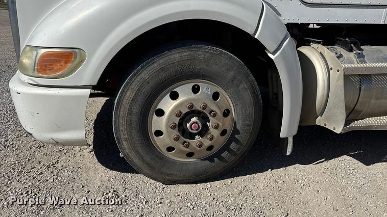 image for item EM8456 2012 Peterbilt  386 semi truck