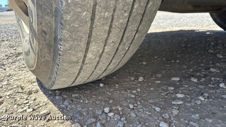 image for item EM8456 2012 Peterbilt  386 semi truck