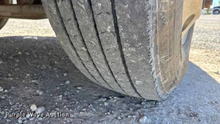 image for item EM8456 2012 Peterbilt  386 semi truck