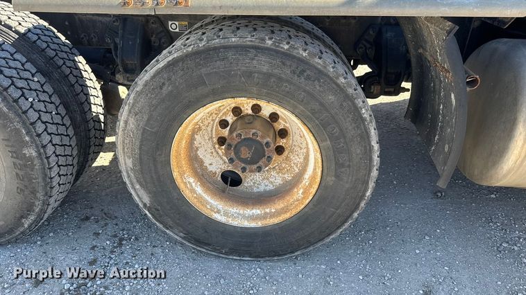 image for item EM8456 2012 Peterbilt  386 semi truck