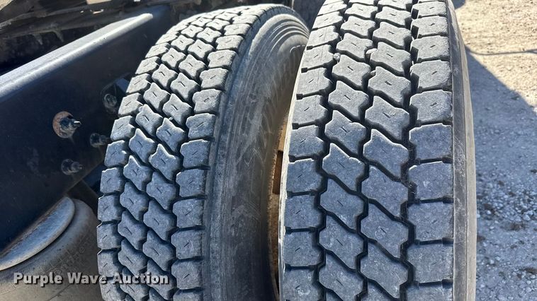 image for item EM8456 2012 Peterbilt  386 semi truck