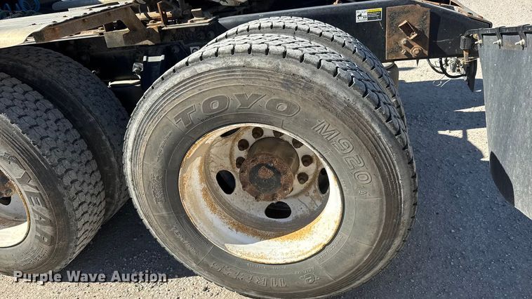 image for item EM8456 2012 Peterbilt  386 semi truck