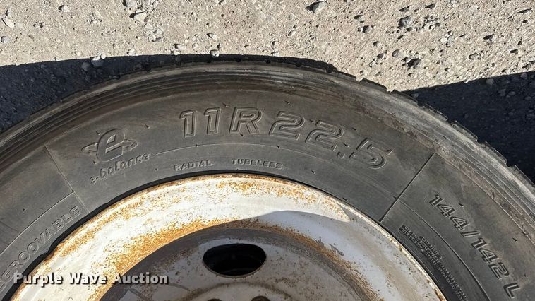 image for item EM8456 2012 Peterbilt  386 semi truck