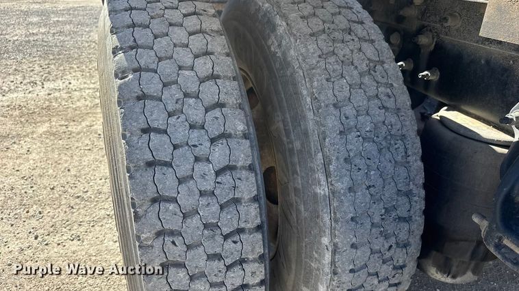 image for item EM8456 2012 Peterbilt  386 semi truck