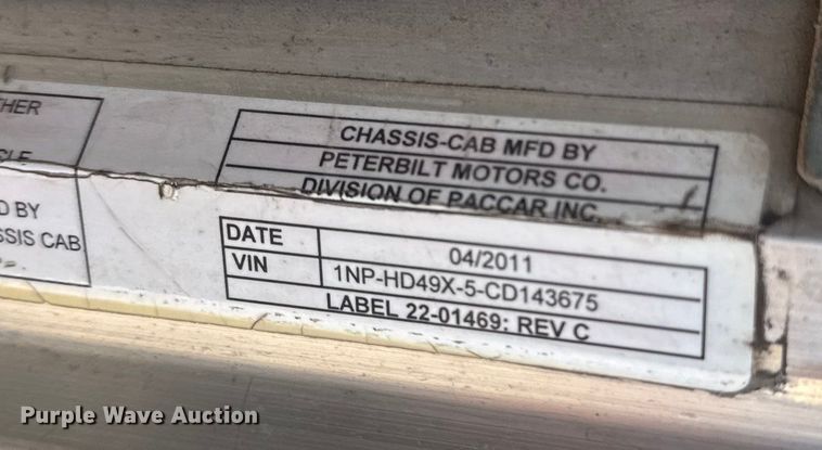 image for item EM8456 2012 Peterbilt  386 semi truck