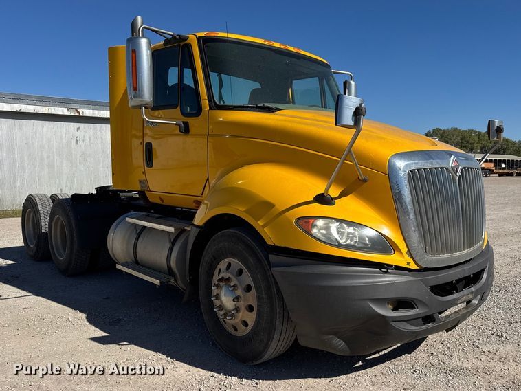 image for item EM8457 2011 International  ProStar Premium semi truck