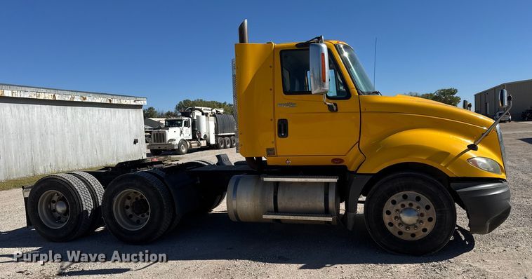 image for item EM8457 2011 International  ProStar Premium semi truck