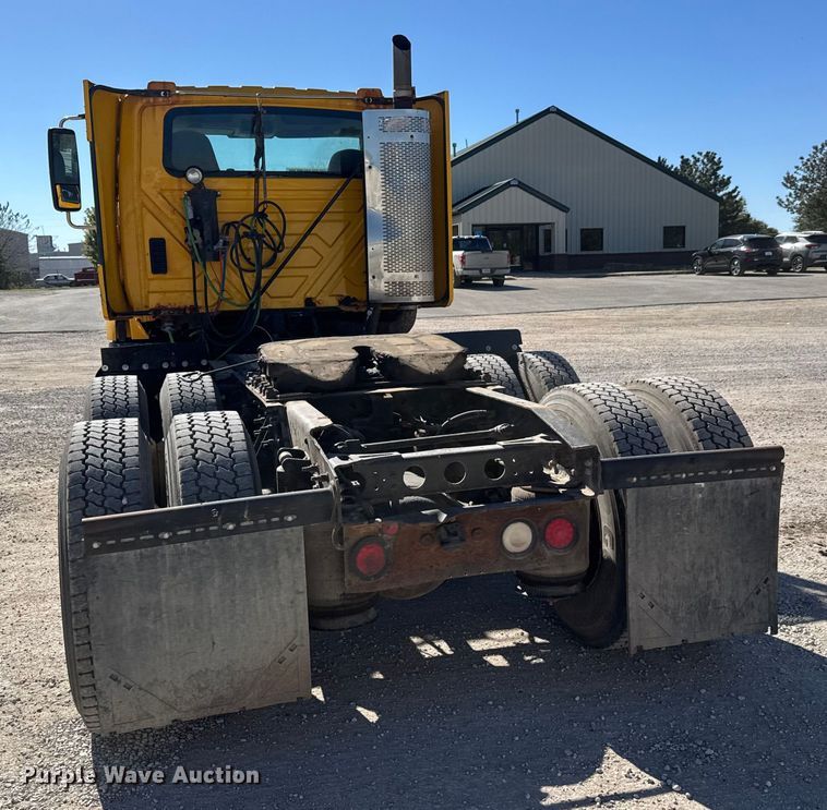 image for item EM8457 2011 International  ProStar Premium semi truck