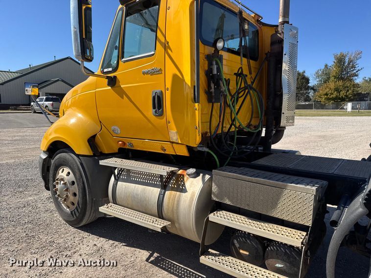 image for item EM8457 2011 International  ProStar Premium semi truck