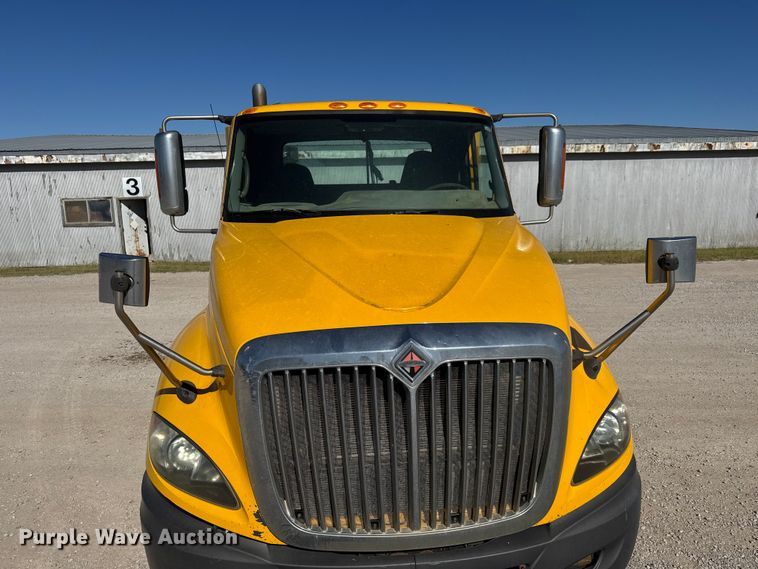 image for item EM8457 2011 International  ProStar Premium semi truck