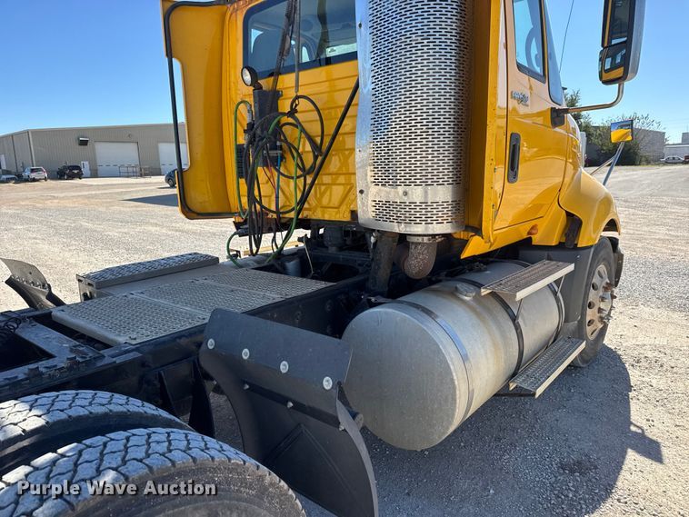 image for item EM8457 2011 International  ProStar Premium semi truck