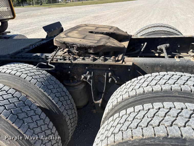 image for item EM8457 2011 International  ProStar Premium semi truck