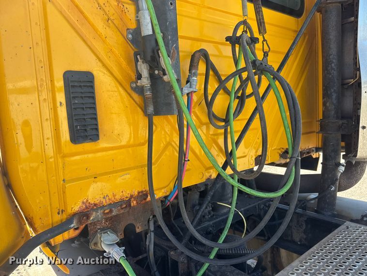 image for item EM8457 2011 International  ProStar Premium semi truck